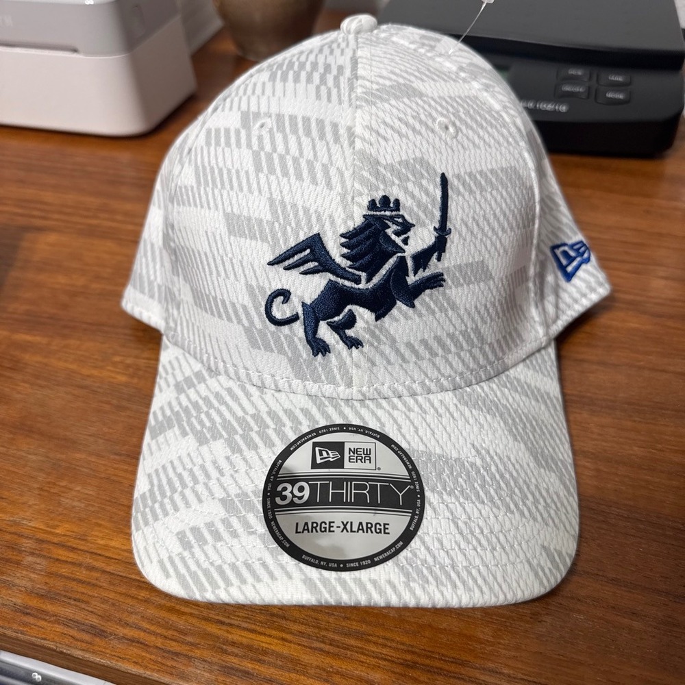 New Era 39THIRTY FC Cincinnati MLS Hat MensLarge-XLarge White Grey Patterned Cap